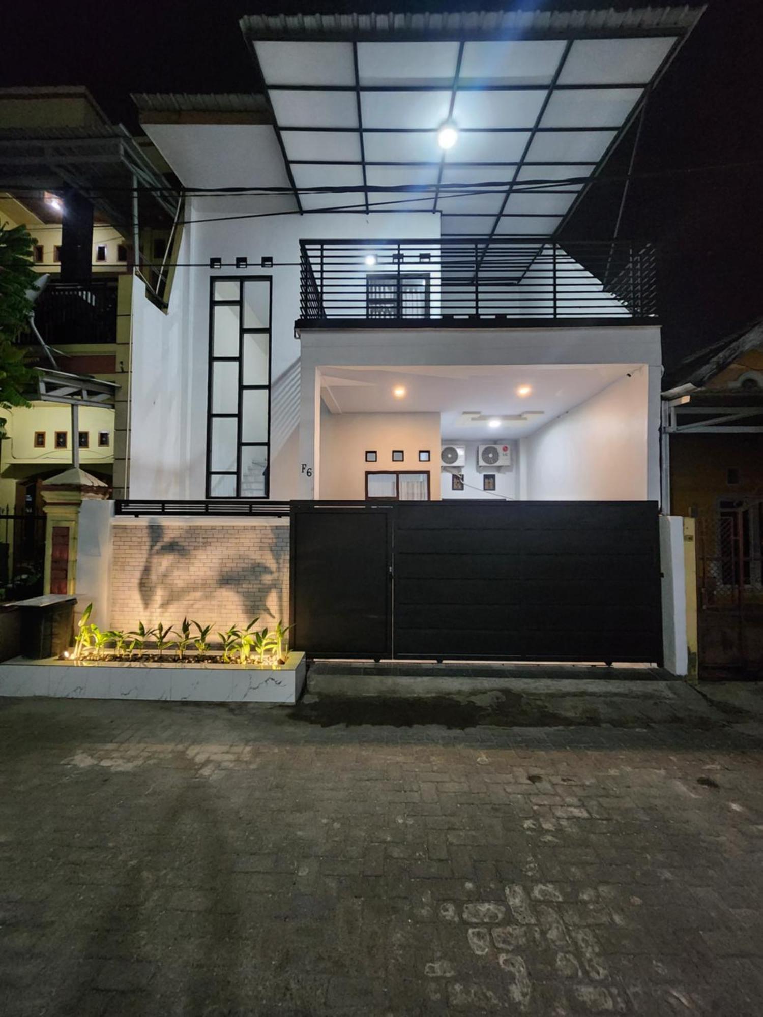 Rumahku Homestay Makassar Exterior photo